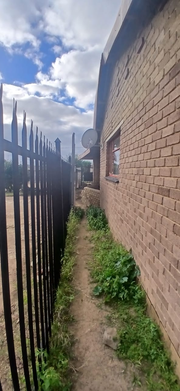 2 Bedroom Property for Sale in Botshabelo Free State